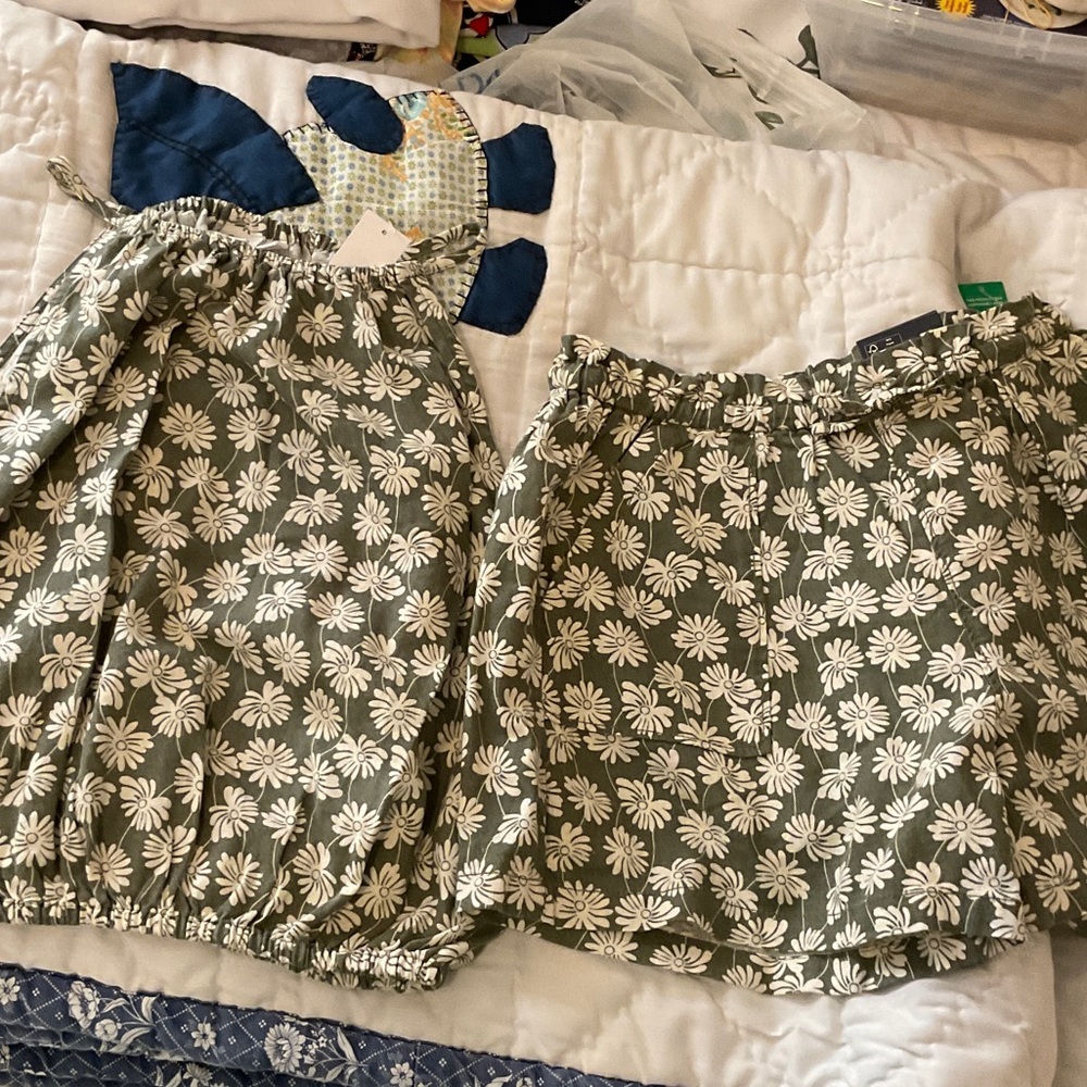 New with tags, GAP Kids Green and White Floral Skirt top xl, shorts L,